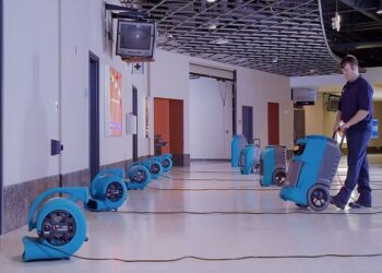 What Toronto owners should check before renting drying gear with an equipment-selection focus